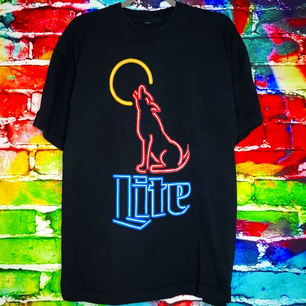 Vintage 90's Mille Lite Wolf Moon Neon Light Tee